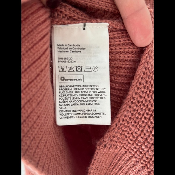 H&M • Pink Sweater - Picture 3 of 9